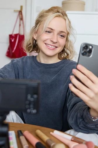 Influencer Nedir ve Nasıl Olunur? Influencer Nasıl Para Kazanır?