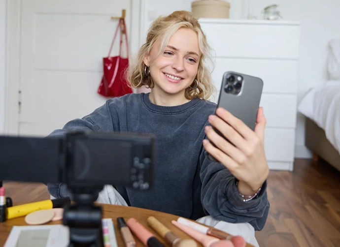Influencer Nedir ve Nasıl Olunur? Influencer Nasıl Para Kazanır?